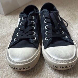 LIKE NEW: Balenciaga Black and White Sneakers